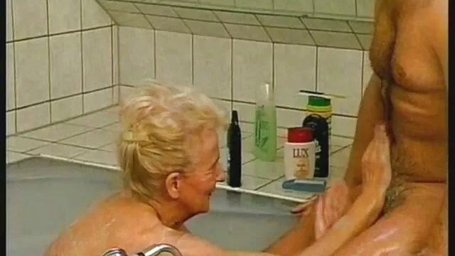 سرگرم فيلم سكس لز کننده لین و کریستینا رز با پروکسی پیج Nasty Anal Fun