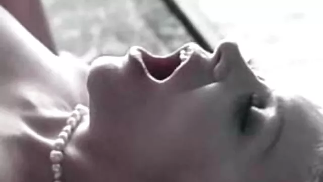 دزد سبزه توسط افسر مغازه مست به شدت مورد ضرب و شتم قرار گرفت شهوانی لز