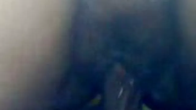آبلا زن خانه دار خطر را بر روی خروس دوجنسه لز می زند
