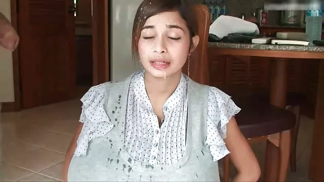 نامادری میلف بی تنه لز شکنجه ای که پسرخوانده او را لیسیده و سپس الاغش را لعنت کرده است. یک زن میلف بی تنه که پسر ناتنی او را لیسیده و سپس الاغش را لعنت کرده است