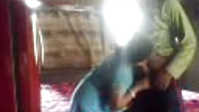 جولی لوو، لعنتی لز سکی کنار استخر